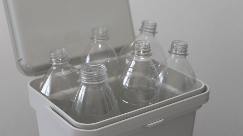 プラスチックの蓋が開かないときの対処法|固いフタを安全に開けるコツと原因別の解決策