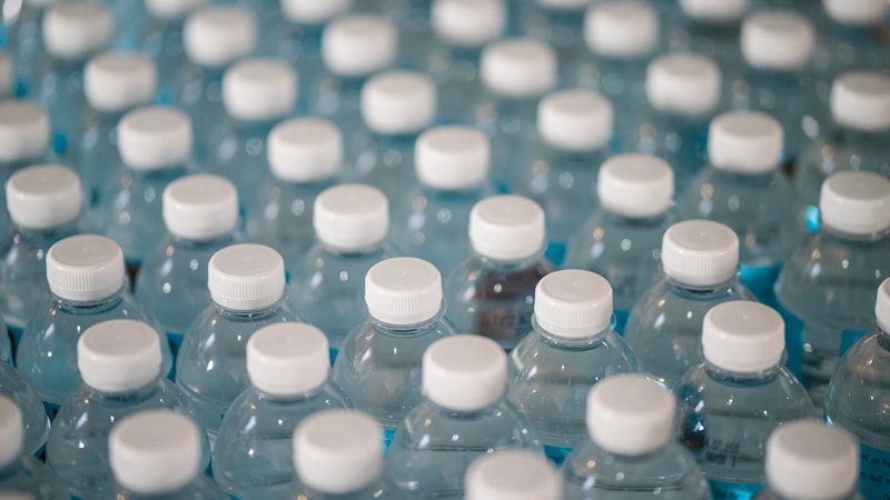 プラスチックの蓋が開かないときの対処法|固いフタを安全に開けるコツと原因別の解決策