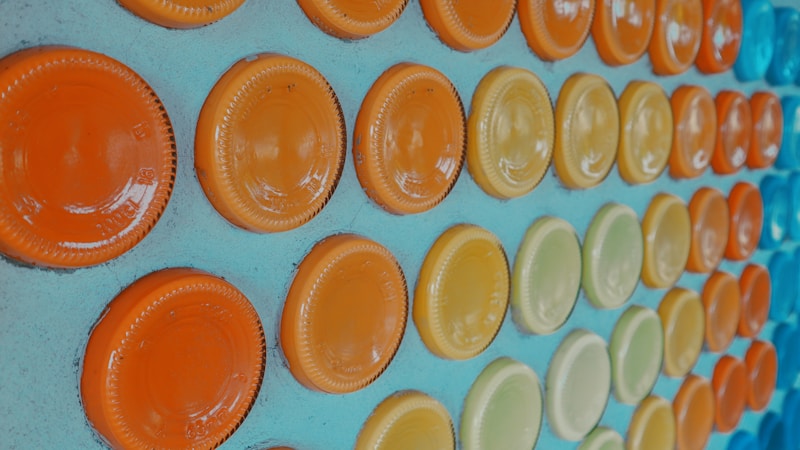 プラスチックの蓋が開かないときの対処法|固いフタを安全に開けるコツと原因別の解決策